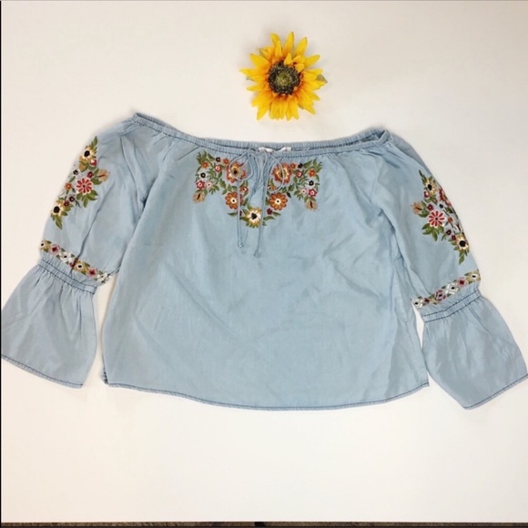 Cupcake and Cashmere Adrien off-the Shoulder Top - Picture 4 of 8